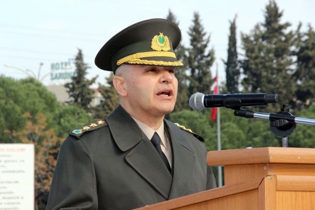 Komandolardan zeybek, horon ve halay performansı